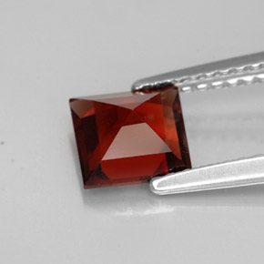 Granada almandina vermelho natural 1,19ct, quadrado, VS