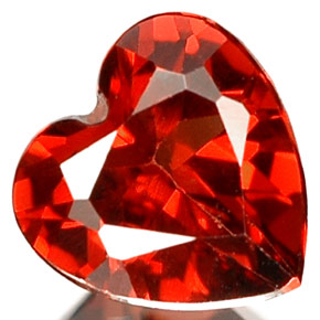 Granada Almandina Vermelho Natural 0.67ct, Formato de coração, VS