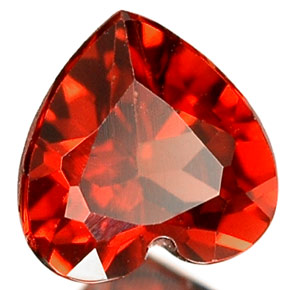 Granada Almandina Vermelho Natural 0.67ct, Formato de coração, VS