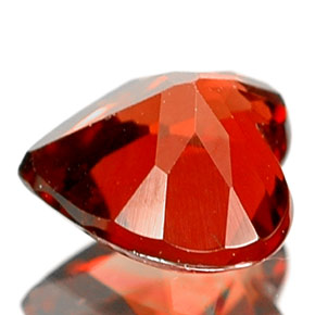Granada Almandina Vermelho Natural 0.67ct, Formato de coração, VS