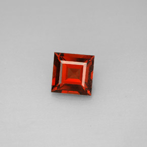 Granada Almandina Vermelho escuro Natural 1.18ct, Quadrado, VVS-VS