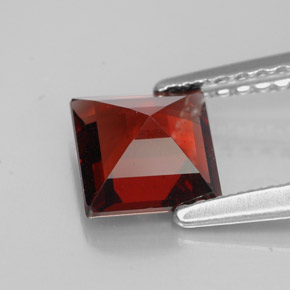 Granada Almandina Vermelho escuro Natural 1.18ct, Quadrado, VS
