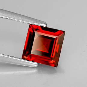Granada almandina vermelho natural 1,10ct, quadrado, VS-SI