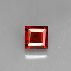 Granada Almandina Vermelho Natural 0.63ct, Quadrado, VVS-VS