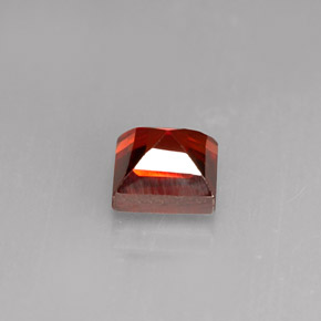 Granada Almandina Vermelho Natural 0.63ct, Quadrado, VVS-VS