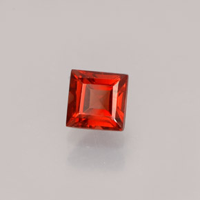 Granada almandina vermelho natural 0,59ct, quadrado, VVS-VS