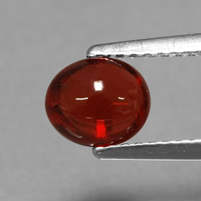 Granada almandina vermelho natural 1,44ct, corte oval, translúcido