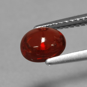 Granada almandina vermelho natural 1,44ct, corte oval, translúcido