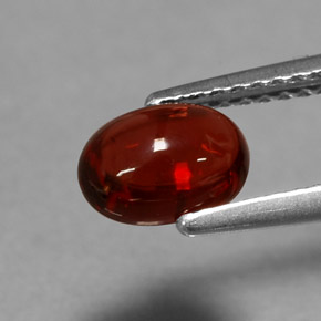 Granada almandina vermelho natural 1,37ct, corte oval, translúcido