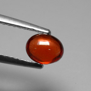 Granada almandina vermelho natural 0,88ct, corte oval, translúcido