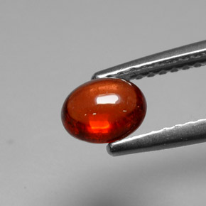 Granada almandina vermelho natural 0,88ct, corte oval, translúcido