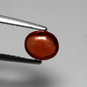 Granada Almandina Laranja Vermelho Natural 0.88ct, Corte Oval, Translúcido