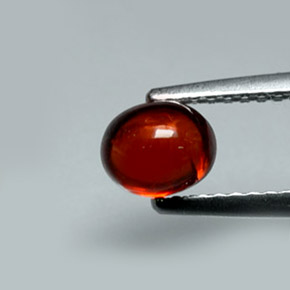 Granada almandina vermelho natural 1,06ct, corte oval, translúcido