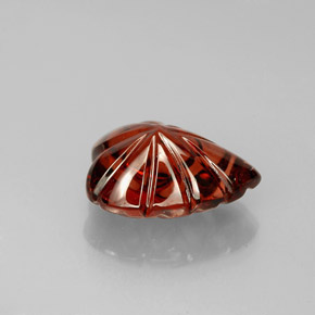 Granada almandina vermelho natural 2,94ct, formato de coração, translúcido