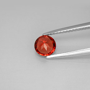 Granada Almandina Vermelho Natural 0.92ct, Corte Redondo, VVS-VS