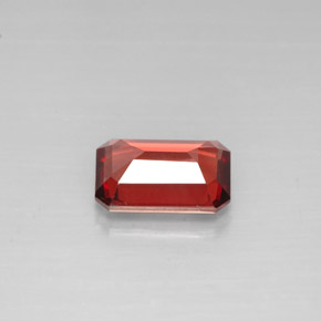 Granada Almandina Vermelho Natural 0.96ct, Corte Esmeralda, VS