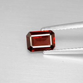 Granada Almandina Vermelho escuro Natural 0,91ct, Corte Esmeralda, VVS-VS