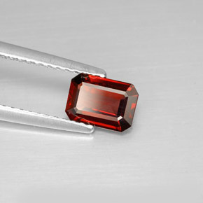 Granada Almandina Vermelho escuro Natural 0,91ct, Corte Esmeralda, VVS-VS
