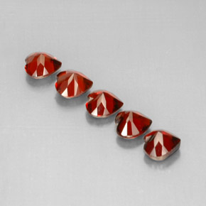 Pedras preciosas de Granada Almandina Vermelho escuro natural de  ct, Formato de coração, VS