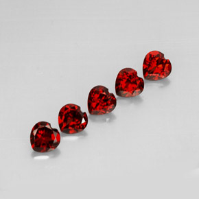 Pedras preciosas de Granada Almandina Vermelho escuro natural de  ct, Formato de coração, VS