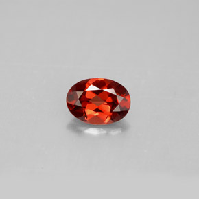Granada Almandina Vermelho escuro Natural 0.90ct, Corte Oval, VVS-VS