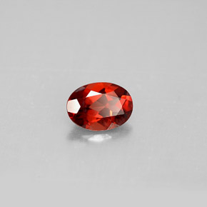 Granada Almandina Vermelho escuro Natural 0.90ct, Corte Oval, VVS-VS