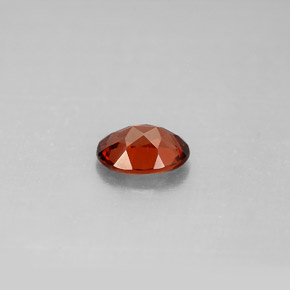 Granada Almandina Vermelho escuro Natural 0.90ct, Corte Oval, VVS-VS