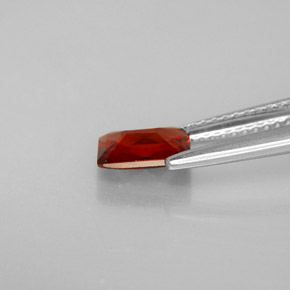 Granada almandina vermelho natural 1,03ct, corte esmeralda, VS