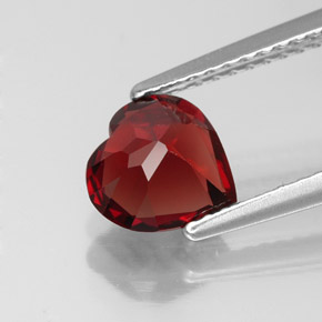 Granada almandina vermelho natural 1,44ct, formato de coração, VVS