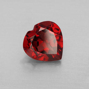 Granada almandina vermelho natural 1,55ct, formato de coração, VVS-VS