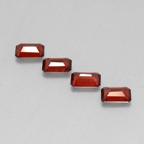 Pedras preciosas de Granada Almandina Vermelho escuro natural de  ct, Corte Esmeralda, VVS-VS