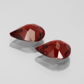 Pedras preciosas de Granada Almandina Vermelho escuro natural de  ct, Formato de pêra, VVS-VS
