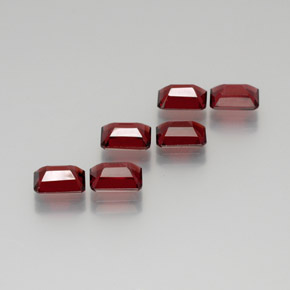 Pedras preciosas de Granada Almandina Vermelho escuro natural de  ct, Corte Esmeralda, VS