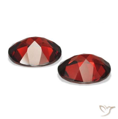 Pedras preciosas de Granada Almandina Vermelho escuro natural de 7.82 ct, oval, VVS-VS