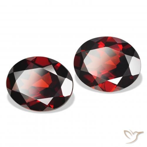 Pedras preciosas de Granada Almandina Vermelho escuro natural de 7.87 ct, oval, VS