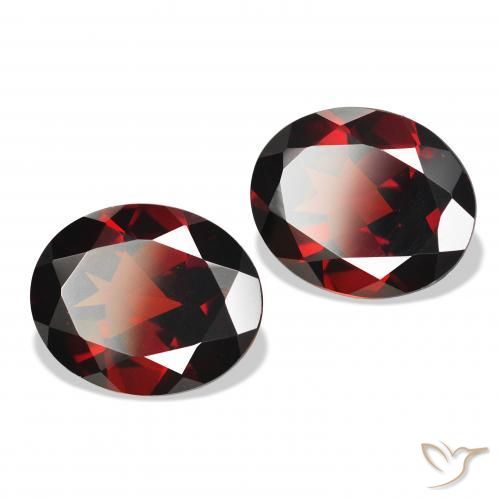 Pedras preciosas de Granada Almandina Vermelho escuro natural de 7.73 ct, oval, VS