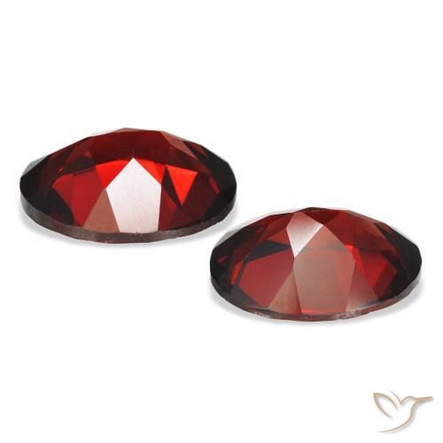 Pedras preciosas de Granada Almandina Vermelho escuro natural de 4.26 ct, oval, VVS-VS