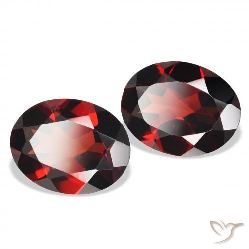 Pedras preciosas de Granada Almandina Vermelho escuro natural de 3.95 ct, oval, VVS-VS