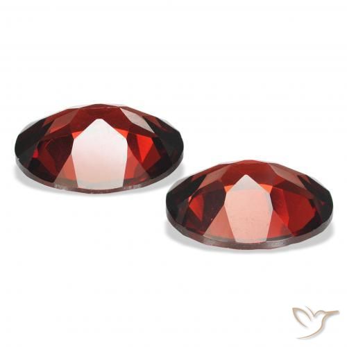 Pedras preciosas de Granada Almandina Vermelho escuro natural de 3.95 ct, oval, VVS-VS
