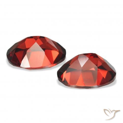 Pedras preciosas de Granada Almandina Vermelho Sangue Profundo natural de 4.79 ct, oval, VS