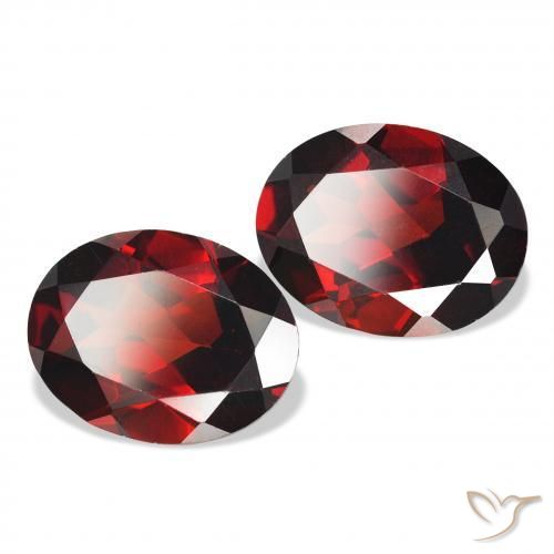Pedras preciosas de Granada Almandina Vermelho Sangue Profundo natural de 4.28 ct, oval, VS