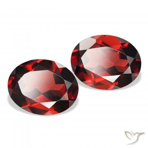 Pedras preciosas de Granada Almandina Vermelho escuro natural de 4.09 ct, oval, VS