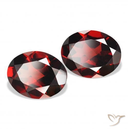 Pedras preciosas de Granada Almandina Vermelho escuro natural de 3.88 ct, oval, VS
