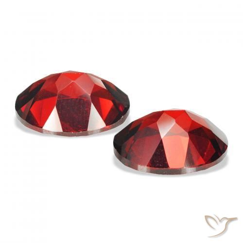 Pedras preciosas de Granada Almandina Vermelho escuro natural de 4.67 ct, oval, VVS-VS