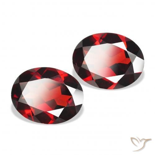 Pedras preciosas de Granada Almandina Vermelho escuro natural de 3.91 ct, oval, VVS-VS