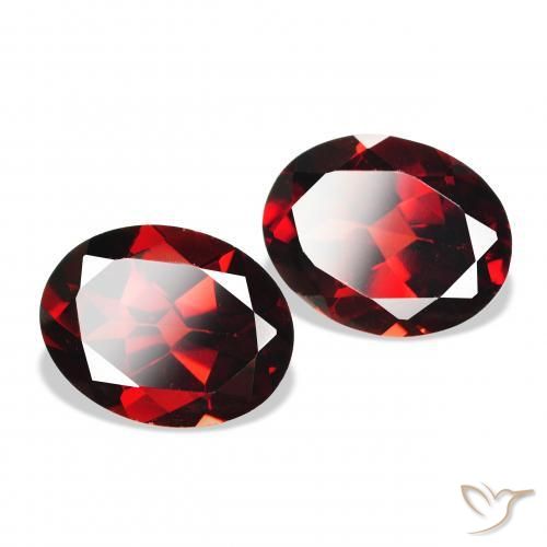 Pedras preciosas de Granada Almandina Vermelho escuro natural de 4.33 ct, oval, VS