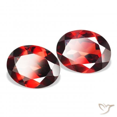Pedras preciosas de Granada Almandina Vermelho escuro natural de 4.04 ct, oval, VVS-VS
