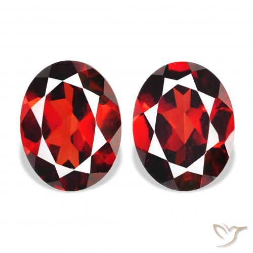 3.99ctw Natural Vermelho escuro Granada Almandina, oval, VVS-VS