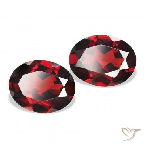 Pedras preciosas de Granada Almandina Vermelho escuro natural de 4.19 ct, oval, VVS-VS