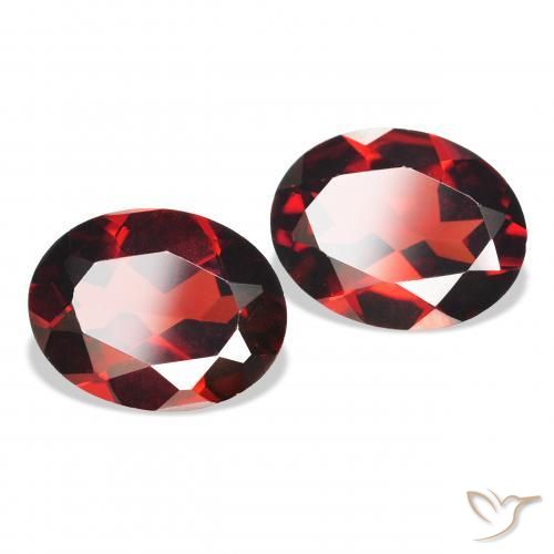 Pedras preciosas de Granada Almandina Vermelho escuro natural de 3.95 ct, oval, VVS-VS